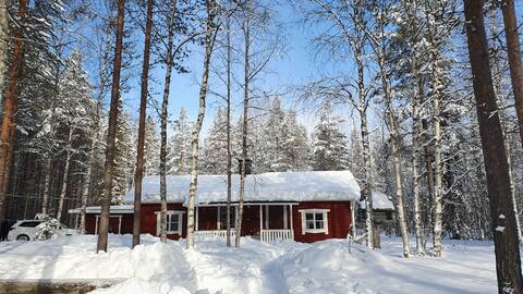 Naruska Kallela Hirsimökki, Naruska