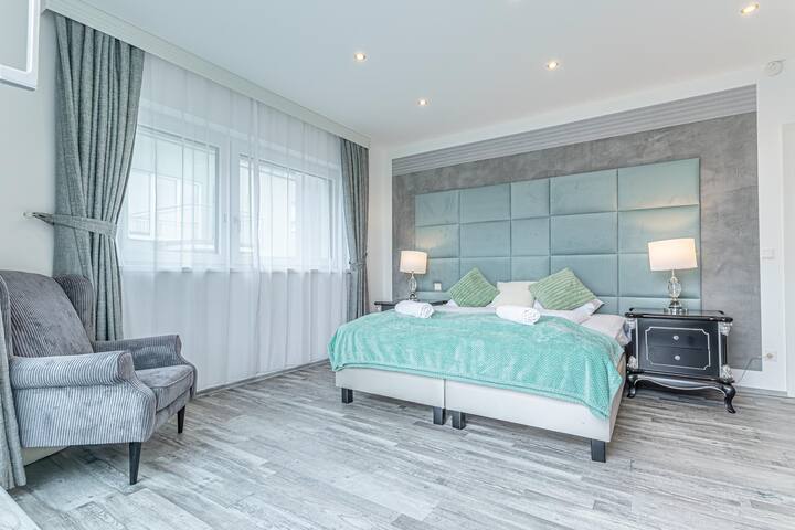 One of a kind Luxury Pool Villa w/ Sauna – Pets gallery image 4