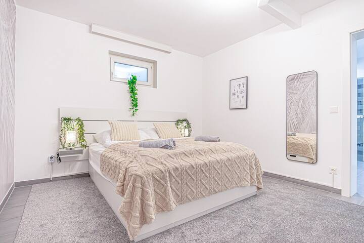 One of a kind Luxury Pool Villa w/ Sauna – Pets gallery image 5