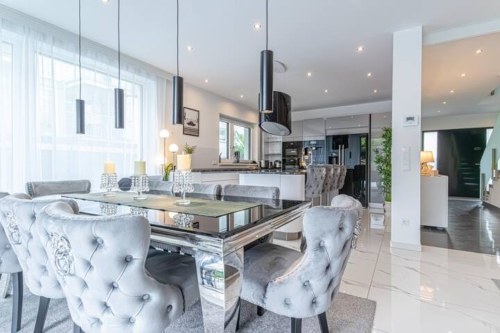 One of a kind Luxury Pool Villa w/ Sauna – Pets gallery image 3