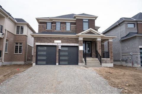 Elegant 4BR Retreat| Golf • Spa • Private & Serene