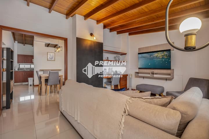 Spacious 2bed Apartment With Ac In La 70, Laureles - Medellín