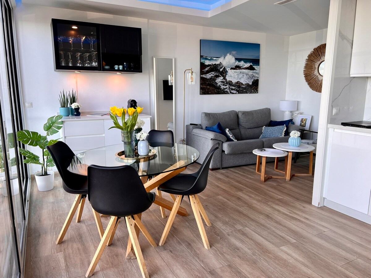 Anuncio de Airbnb popular: Ventana al Mar: Pool & Beach Access with Elevator en Torremolinos