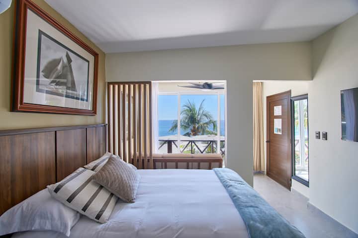 Ova soba ima dva bračna kreveta (160x200) s kojih možete uživati u fenomenalnom pogledu.