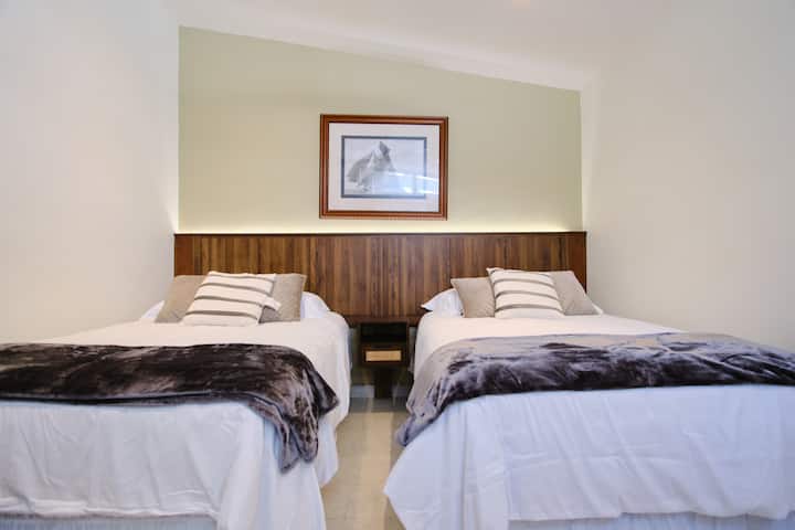 Ova soba ima dva bračna kreveta (1,6x2). 