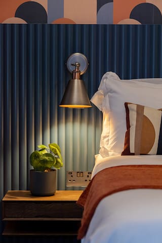 Chambers Residence| 2BR | Opulent Character Stay