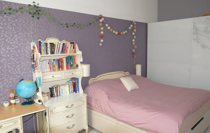 Grande camera con letto king size 