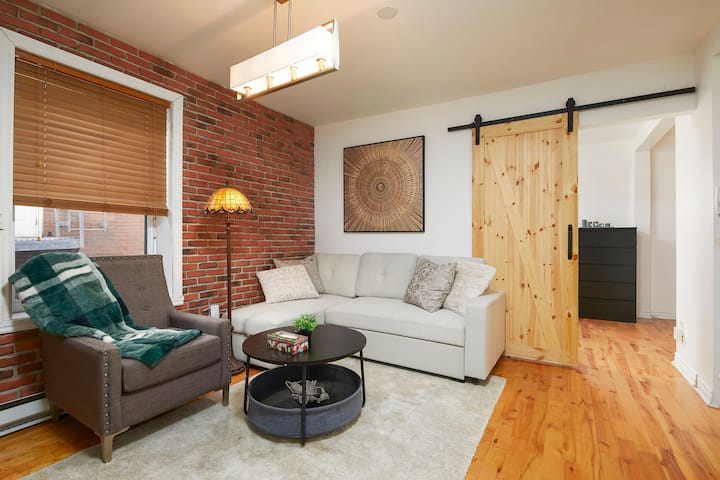 Prime Plateau Stay | Walk Everywhere - Montreal