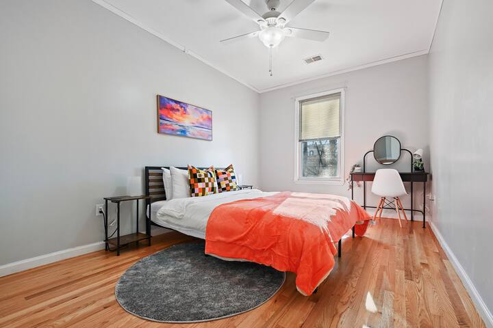 Spacious 3Bed Retreat w/ Parking & Easy NYC Access gallery image 3