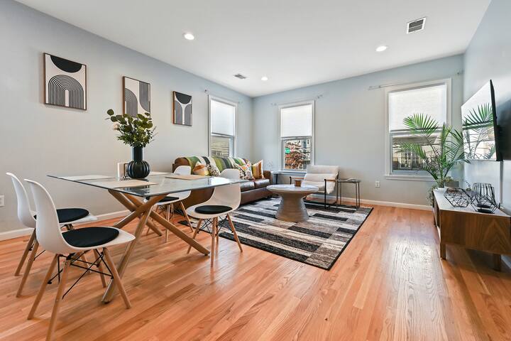 Spacious 3Bed Retreat w/ Parking & Easy NYC Access gallery image 4