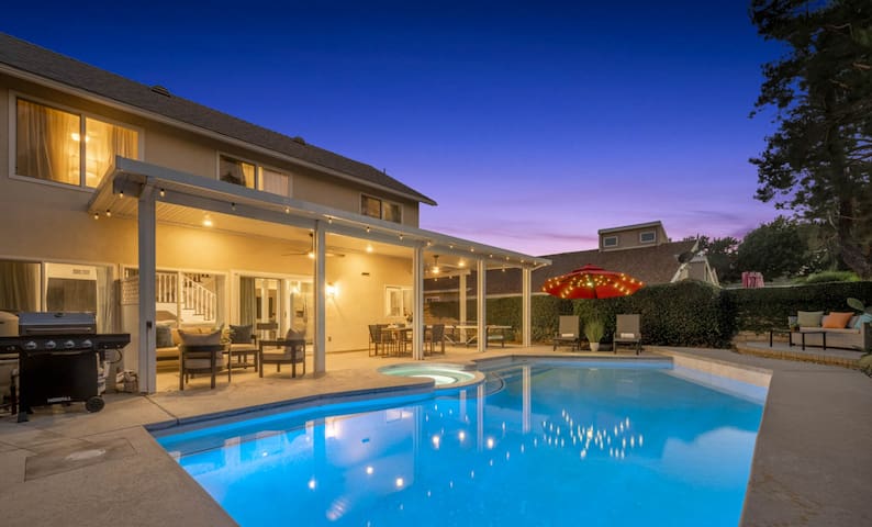 177 Modern Retreat: Pool, SPA-New Lux Furniture