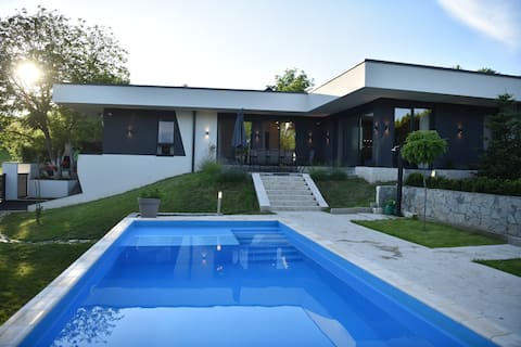Rent Your Family Retreat
