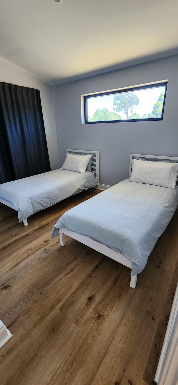 Slaapkamer 2 kan worden ingericht met 2 eenpersoonsbedden of 1 kingsize bed