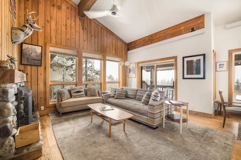 Top performing Airbnb: Jackson Hole 2BR Condo Pool Yellowstone Teton Park in Teton Village