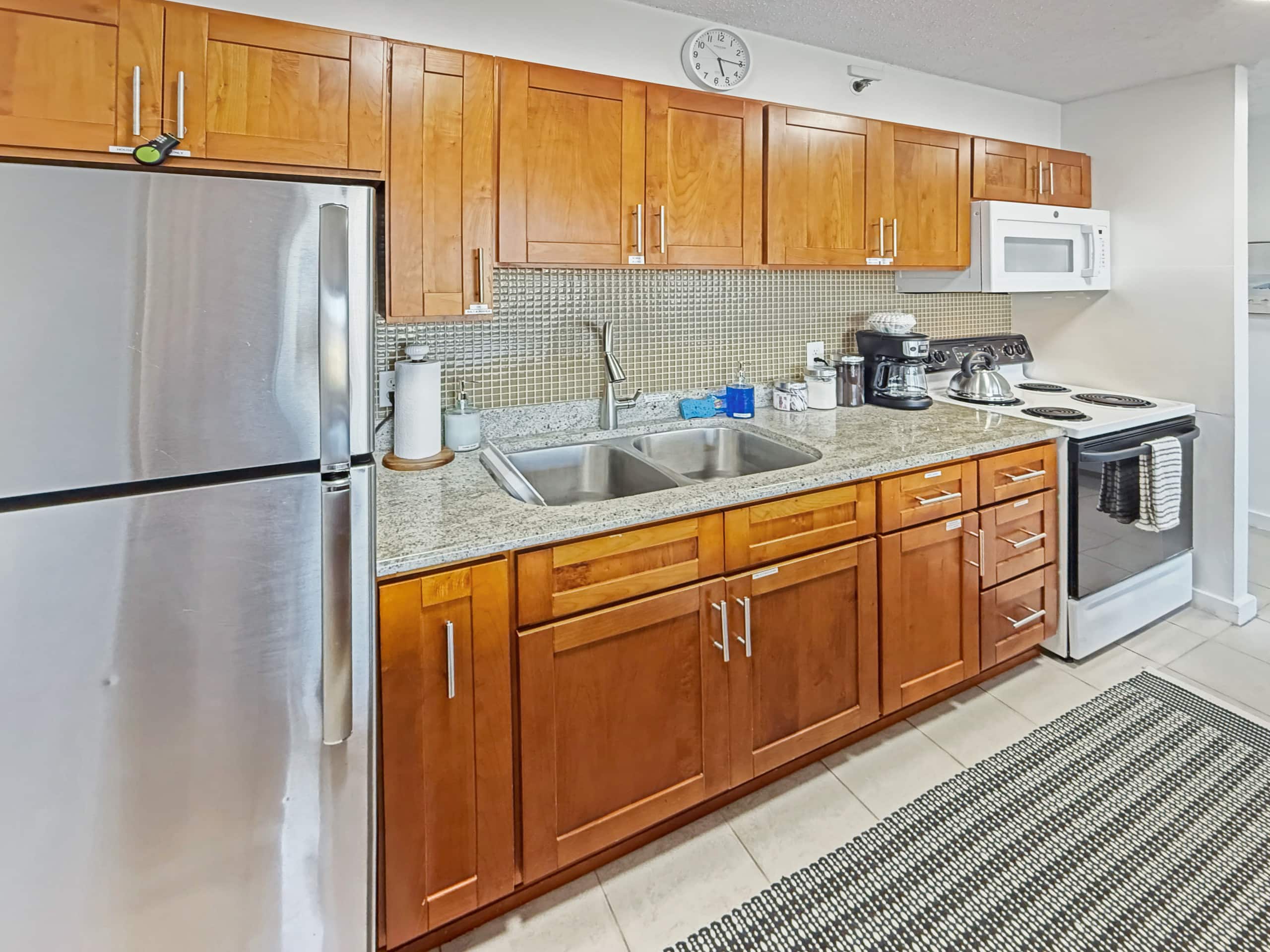 Condo in Honolulu · ★4.91 · 1 bedroom · 3 beds · 1 private bath - Image 9