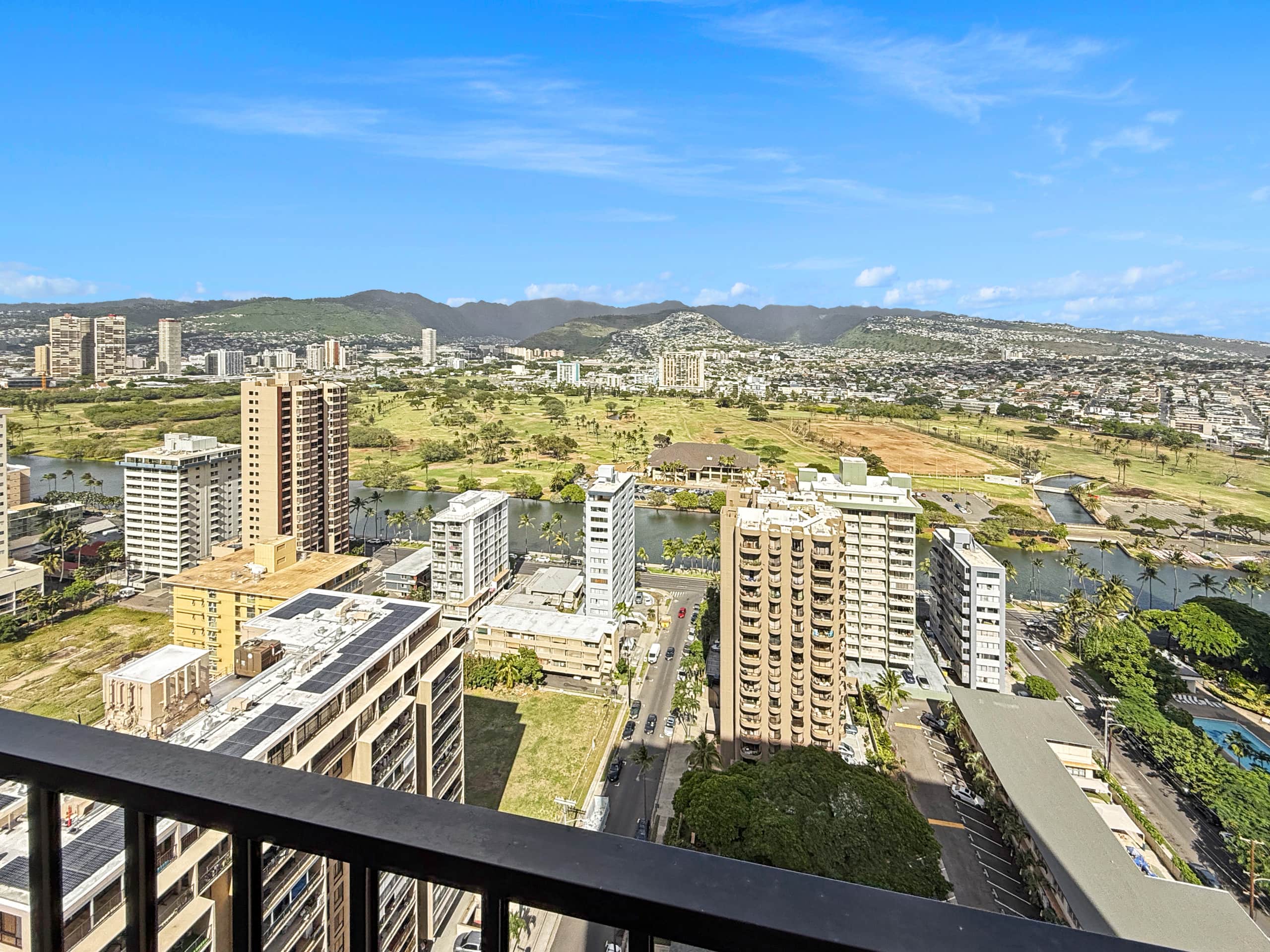 Condo in Honolulu · ★4.91 · 1 bedroom · 3 beds · 1 private bath - Image 17