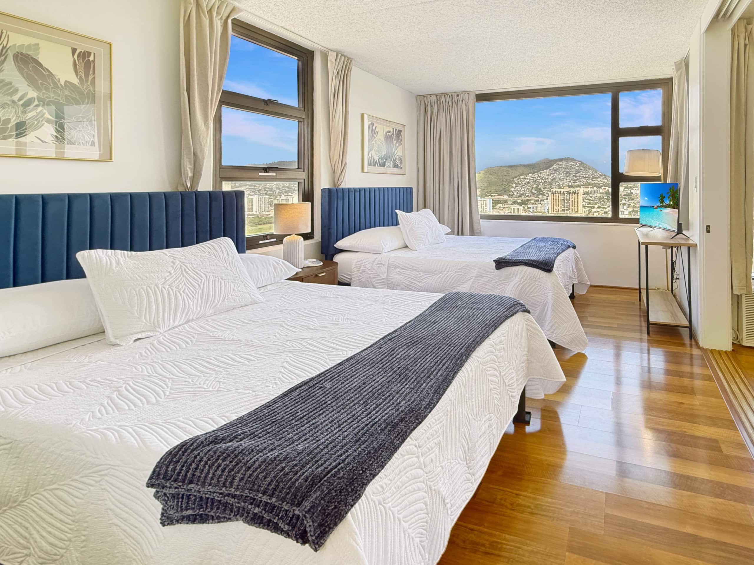 Condo in Honolulu · ★4.91 · 1 bedroom · 3 beds · 1 private bath - Image 10