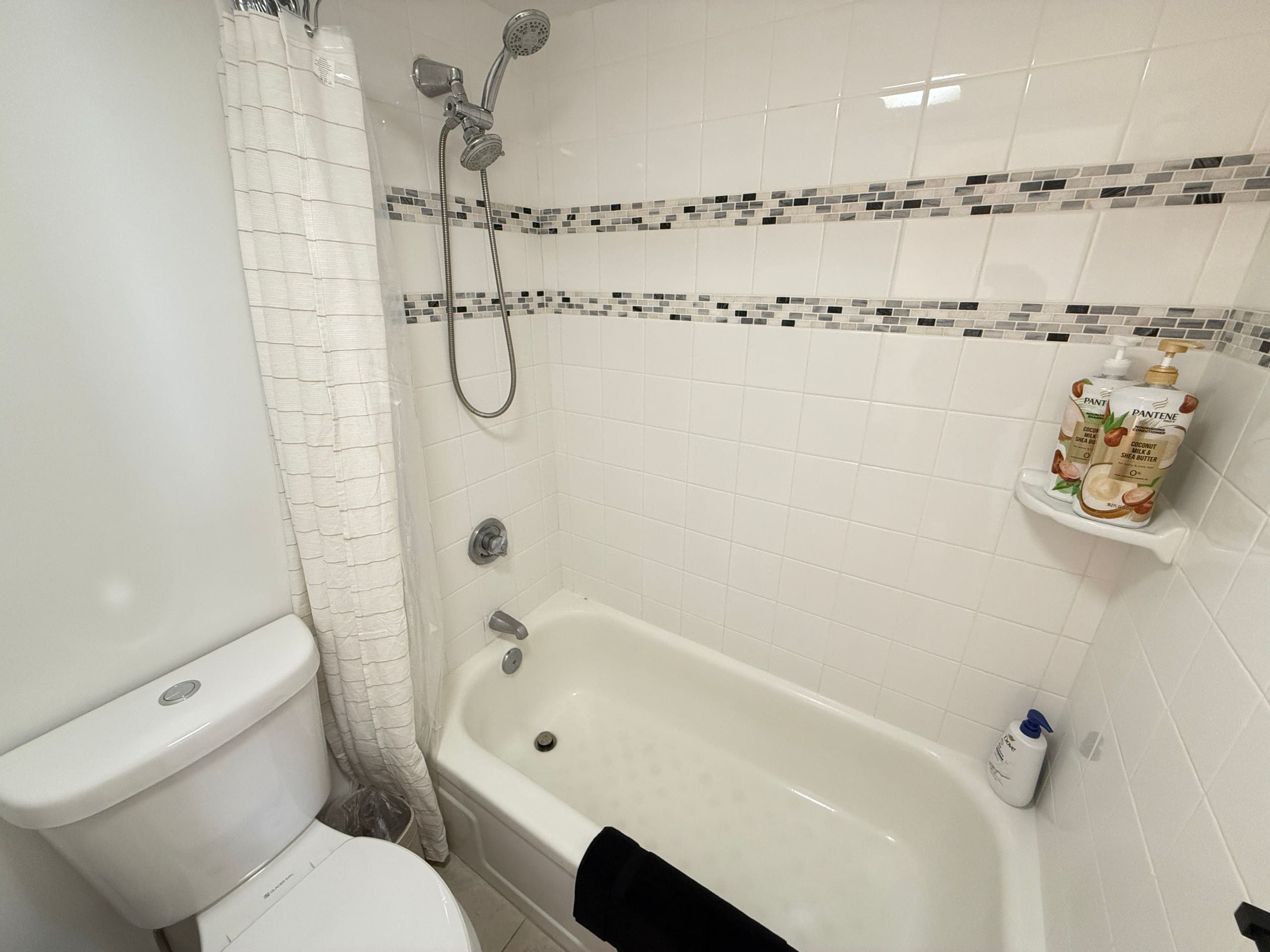 Condo in Honolulu · ★4.91 · 1 bedroom · 3 beds · 1 private bath - Image 13