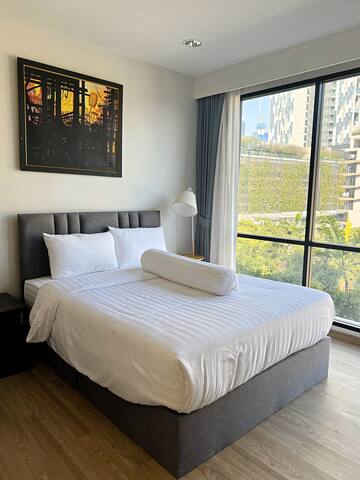403: Luxury 2Beds 2Bath Pool & Gym, BTS City View gallery image 4