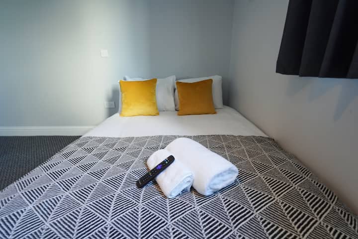 En-suite Double Room - Llanelli
