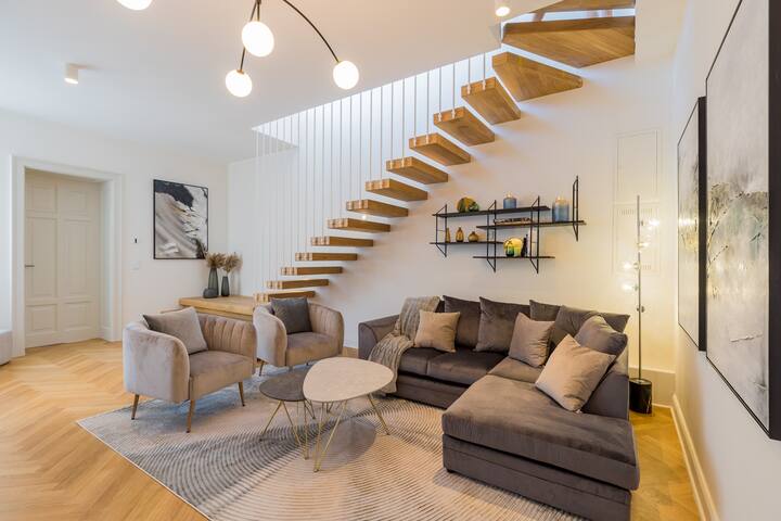 Luxe Duplex Penthouse W Jacuzzi gallery image 2