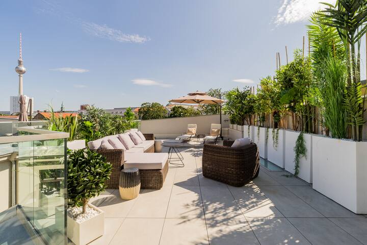 Luxe Duplex Penthouse W Jacuzzi gallery image 3