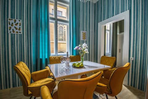 Successful Airbnb property: Place of Grace - 1 min to Central Square in Nové Město