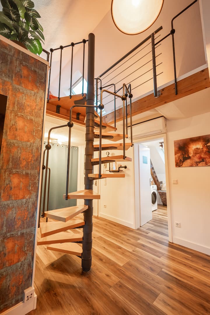 ☆ Über die Wendeltreppe gelangst du zur Empore mit zusätzlichem Schlafbereich ☆