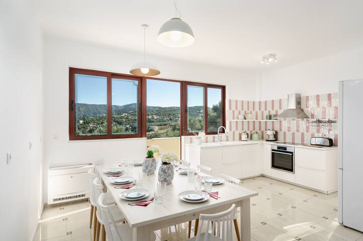 Seaview Villa w/Private Pool, BBQ 1,5km from beach gallery image 4