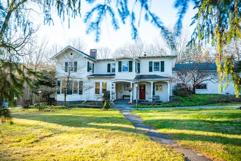 Twin Oaks Historic Home & Inn | Lake Wallenpaupack