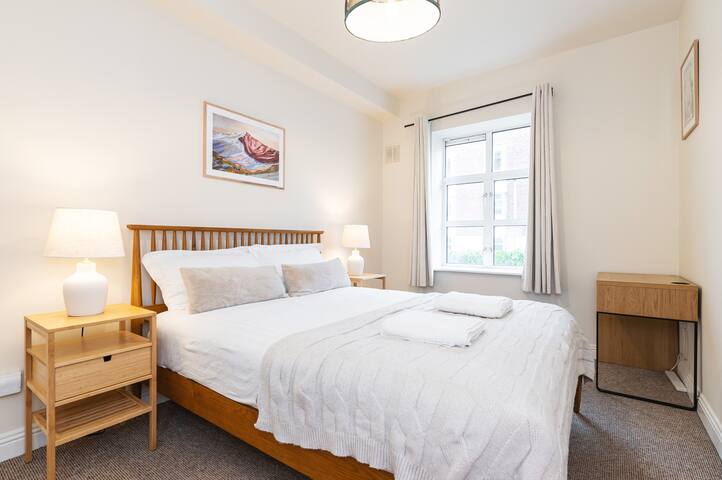 Trendy & Quiet Designer Home Beside Guinness gallery image 4