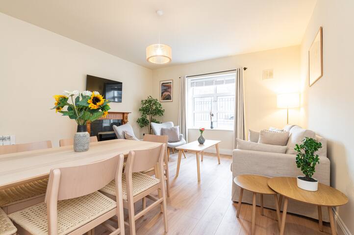 Trendy & Quiet Designer Home Beside Guinness gallery image 2