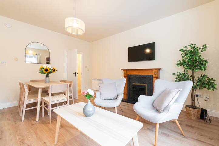 Trendy & Quiet Designer Home Beside Guinness gallery image 3