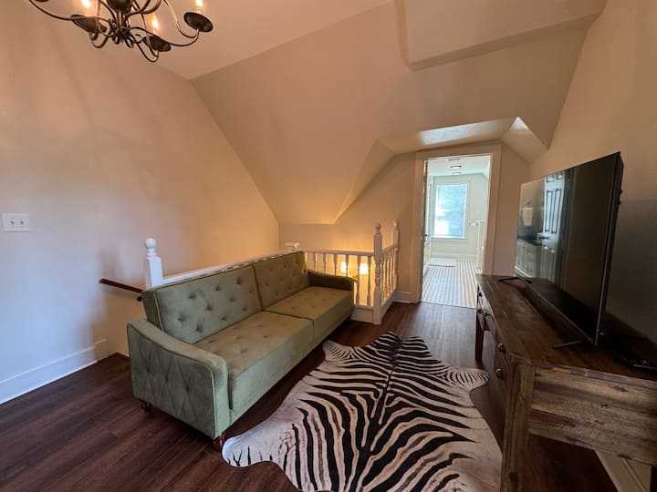 צפו בסרט בטלוויזיית רוקו 55אינץ '. 