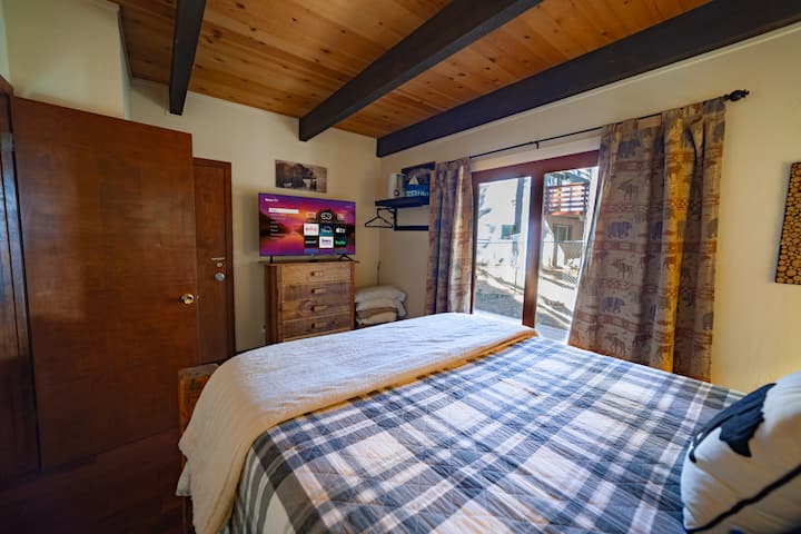 Bedroom 1 with 55 inch ROKU smart TV. COZY!