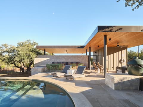 Hill Country Retreat with Pool, Hot Tub & BBQ