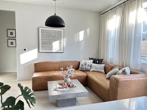 Luxury family home | Game Room | Tub | EV | BBQ
