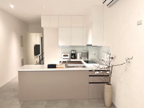 Nantou Sun Moon Lake Exquisite 8-person private building; smart toilet; large bed independent tube