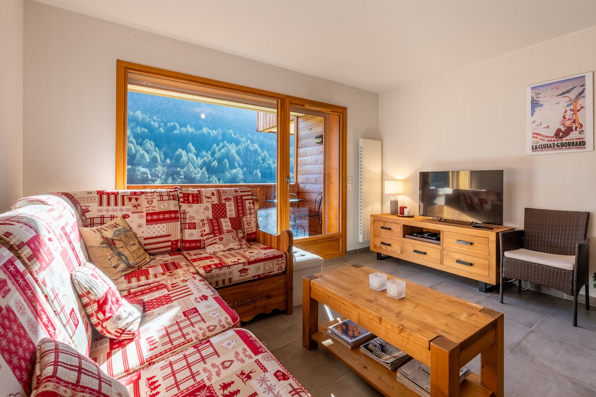 Popular Airbnb listing: Cozy apartment, Downtown close to ski resorts in Saint Jean De Sixt