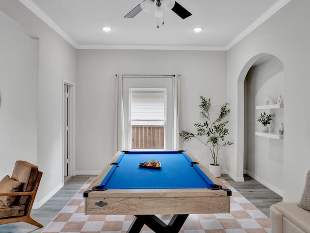 Modern Luxury Minutes from Downtown Dallas gallery image 4