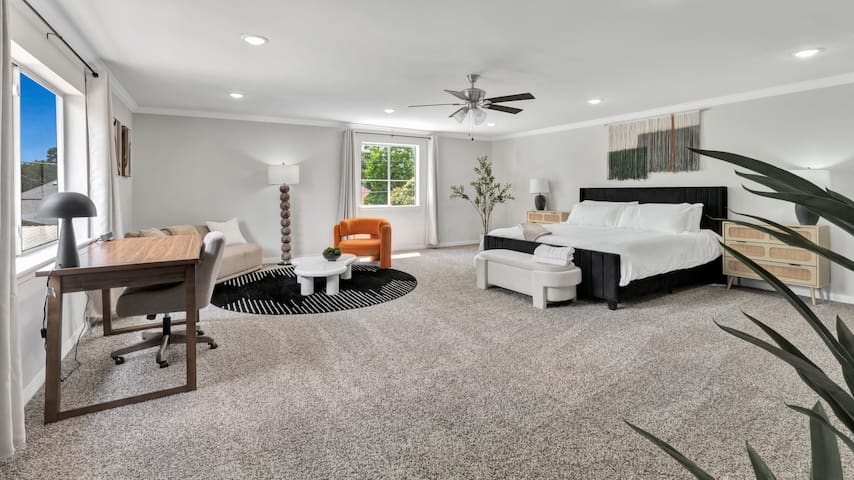 Modern Luxury Minutes from Downtown Dallas gallery image 2