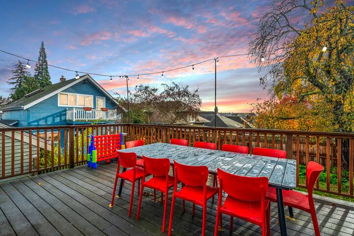 Lake View! ~ A/C ~ Amazing Location ~ Fam Frendly gallery image 3