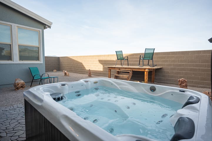 Gorgeous Strip View House with Hot Tub