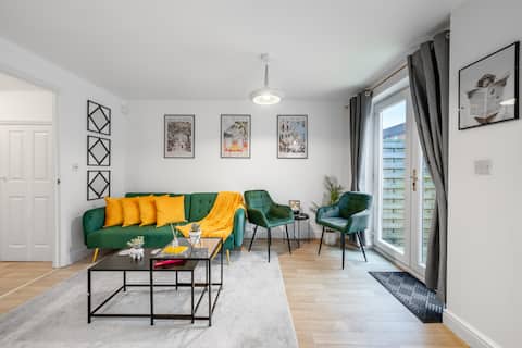 Herts-5 Bedroom-Sleeps 10-4 Bathrooms-Free Parking