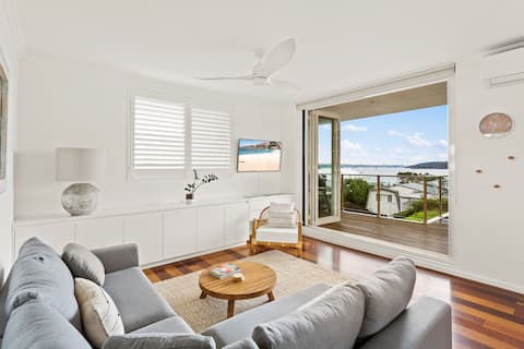 Popular Airbnb listing: Harbour views, 3-min walk to the beach in Manly