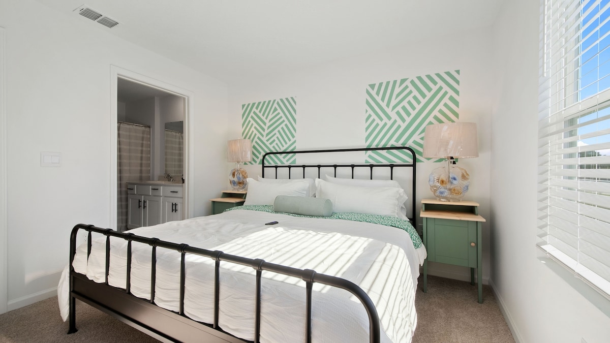 Cama tamaño king y baño completo privado