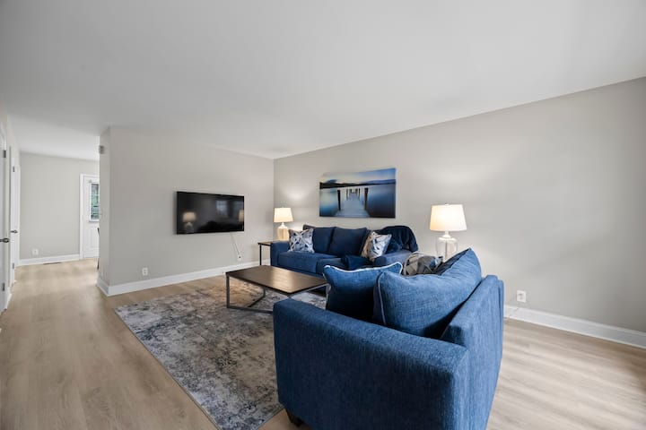 Dog Friendly!
Nashville/franklin
Duplex Unit A - Franklin, TN