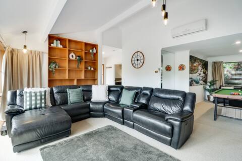 Top performing Airbnb: The Link Mansfield - Sleeps 11 in Shire Of Mansfield