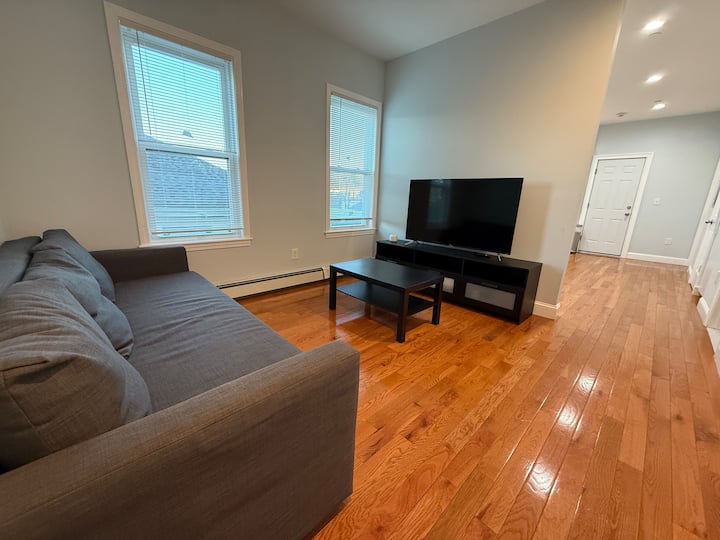 Charming 3b2b Condo Iii Near Beach - Revere, MA