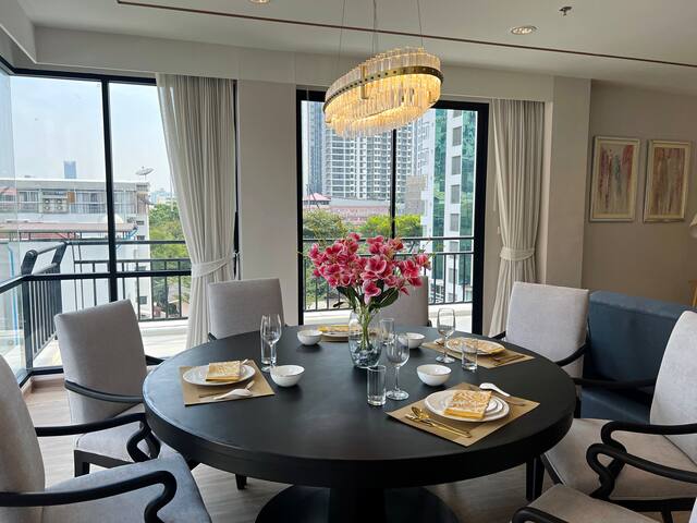 401: Luxury 4Beds 4BA High Ceiling, City/Pool View gallery image 4